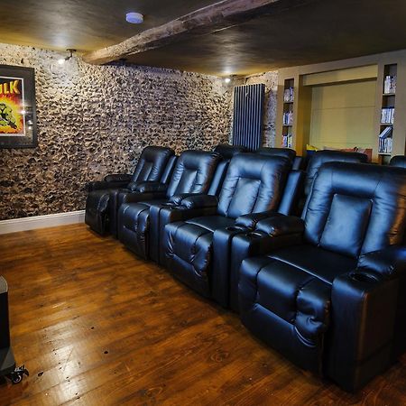 Huge Deluxe 600 Year Old Essex Manor, Hot Tub, Cinema Room, Sky Tv Саффрон-Уолден Экстерьер фото