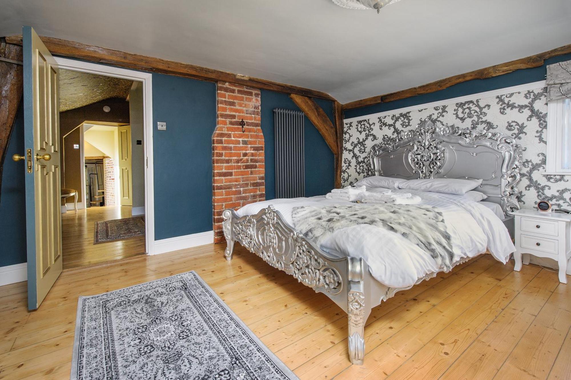 Huge Deluxe 600 Year Old Essex Manor, Hot Tub, Cinema Room, Sky Tv Саффрон-Уолден Экстерьер фото