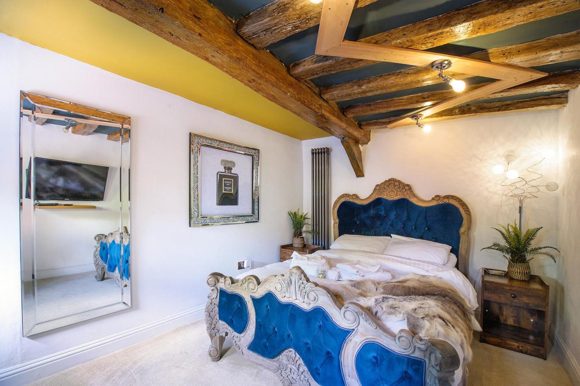 Huge Deluxe 600 Year Old Essex Manor, Hot Tub, Cinema Room, Sky Tv Саффрон-Уолден Экстерьер фото
