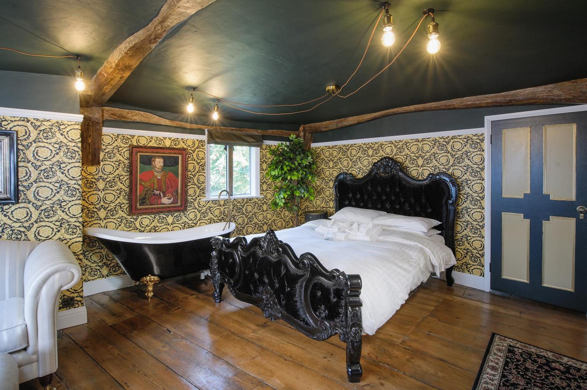 Huge Deluxe 600 Year Old Essex Manor, Hot Tub, Cinema Room, Sky Tv Саффрон-Уолден Экстерьер фото