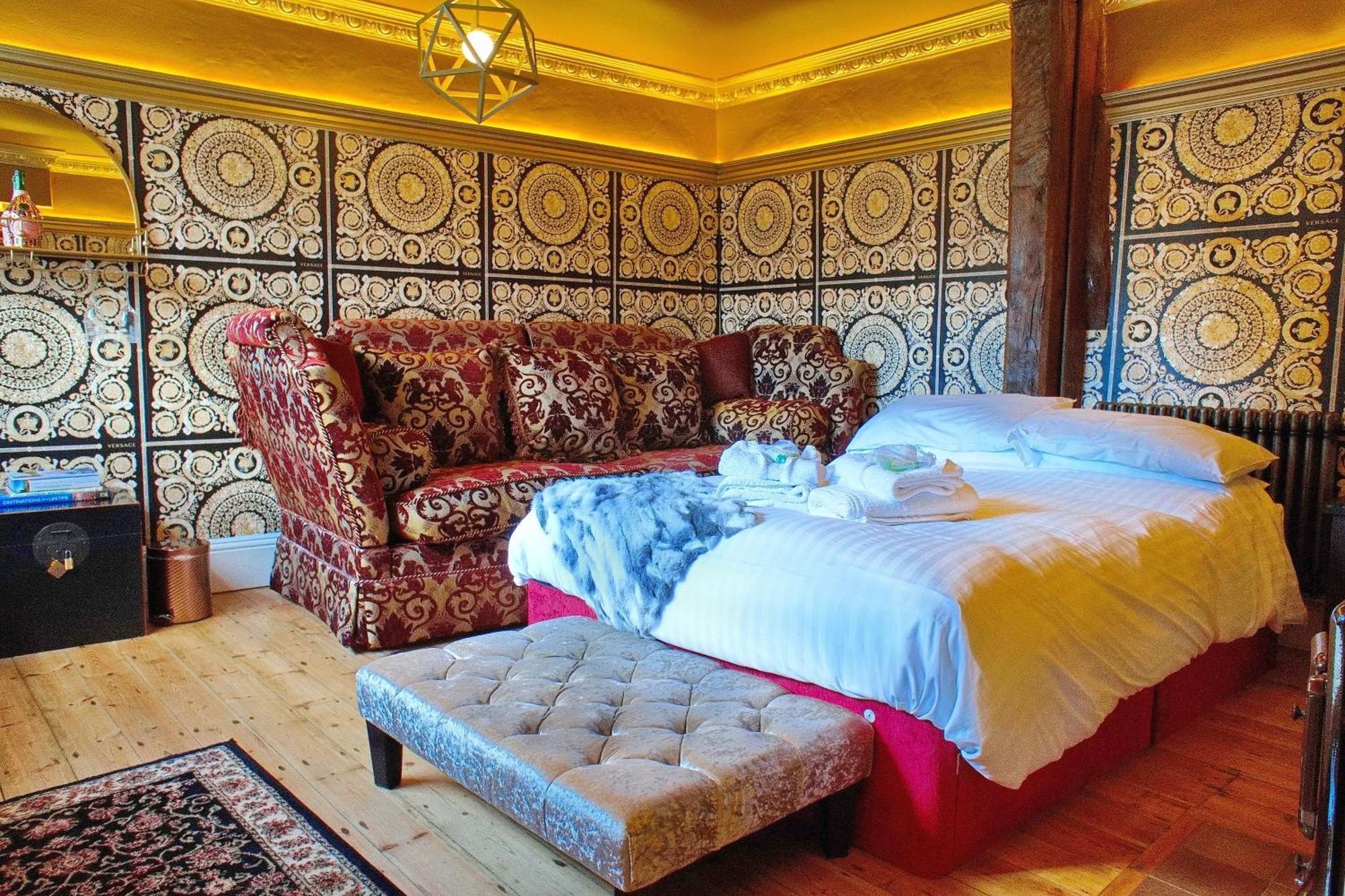 Huge Deluxe 600 Year Old Essex Manor, Hot Tub, Cinema Room, Sky Tv Саффрон-Уолден Экстерьер фото