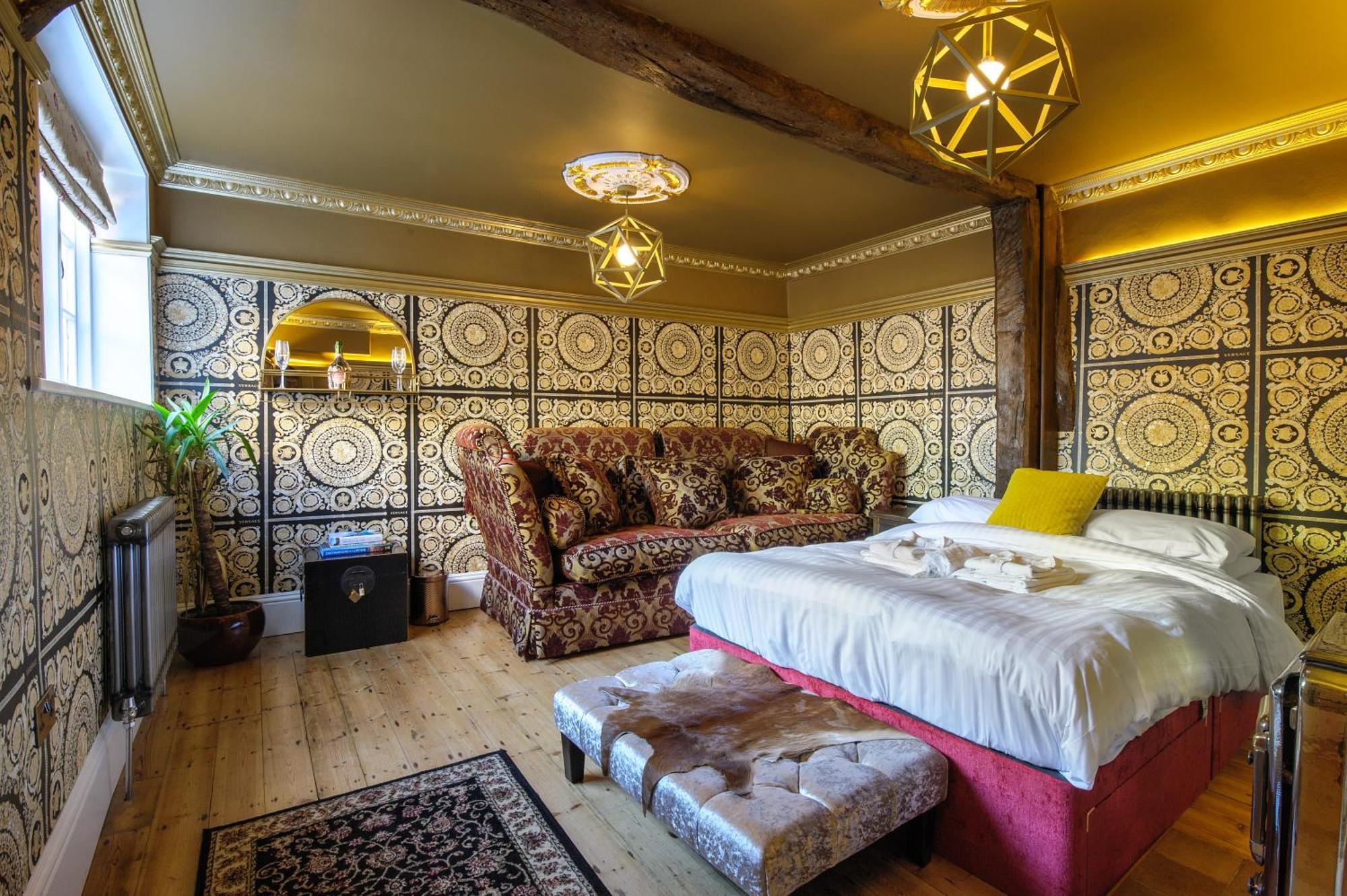 Huge Deluxe 600 Year Old Essex Manor, Hot Tub, Cinema Room, Sky Tv Саффрон-Уолден Экстерьер фото
