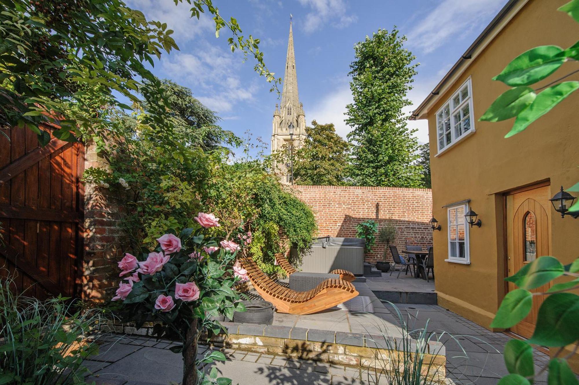 Huge Deluxe 600 Year Old Essex Manor, Hot Tub, Cinema Room, Sky Tv Саффрон-Уолден Экстерьер фото
