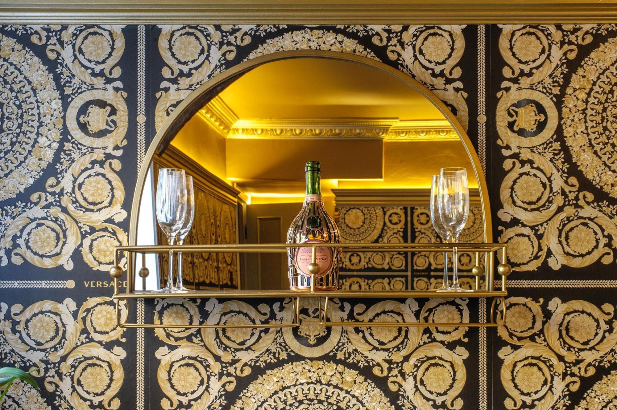 Huge Deluxe 600 Year Old Essex Manor, Hot Tub, Cinema Room, Sky Tv Саффрон-Уолден Экстерьер фото