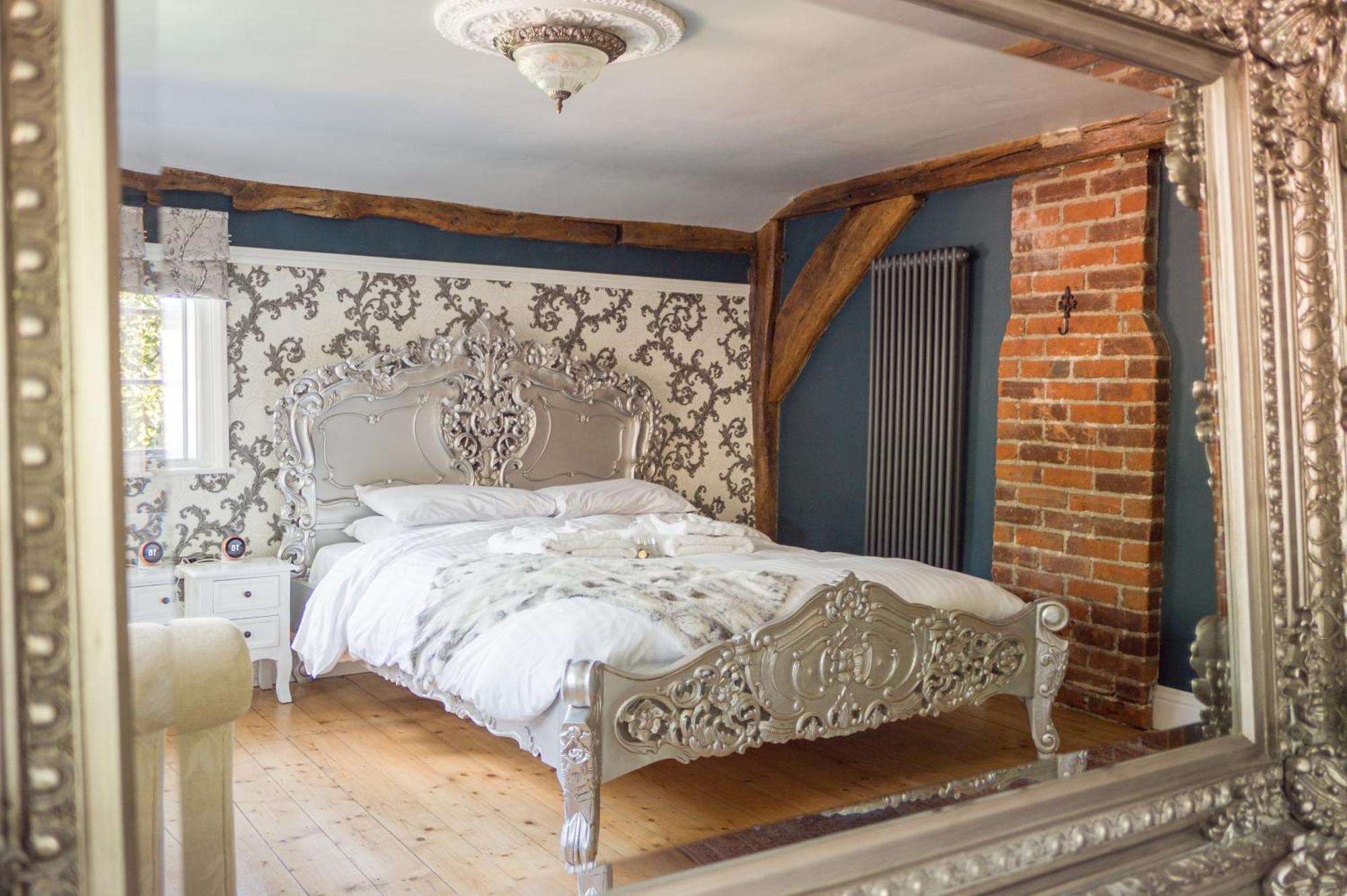 Huge Deluxe 600 Year Old Essex Manor, Hot Tub, Cinema Room, Sky Tv Саффрон-Уолден Экстерьер фото